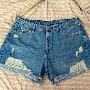 Arizona high rise ripped Jean shorts size 19 juniors